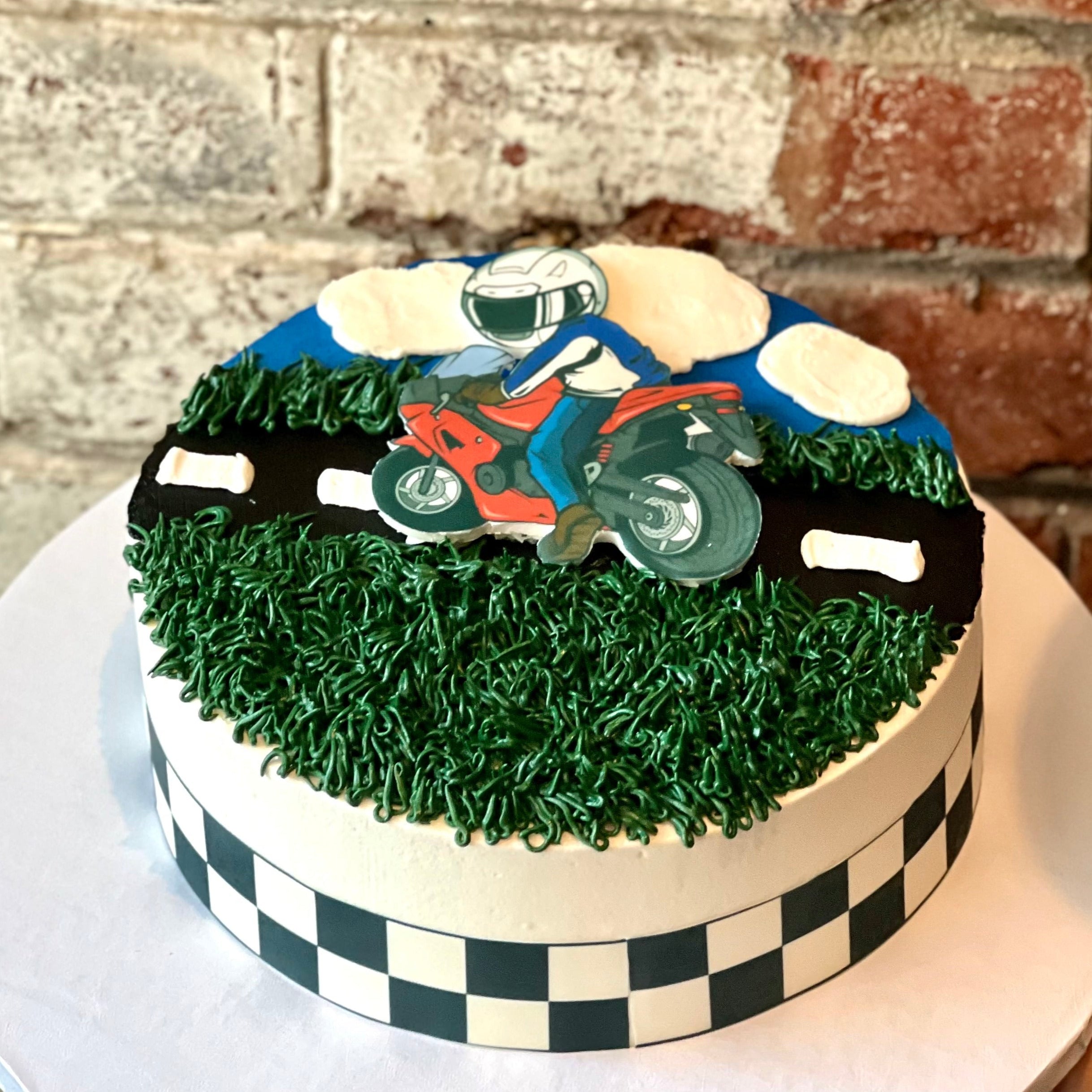 Children's birthday cake Motorbike online order | Confiserie Bachmann  Lucerne